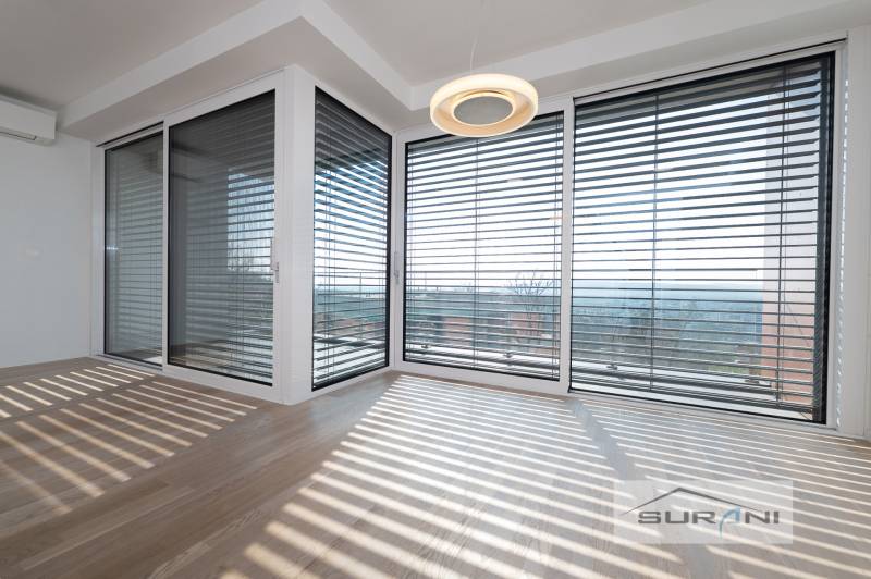 Na prenájom 4-izb. byt,121m2,terasa,parkovanie, Šafránová - 1.jpg