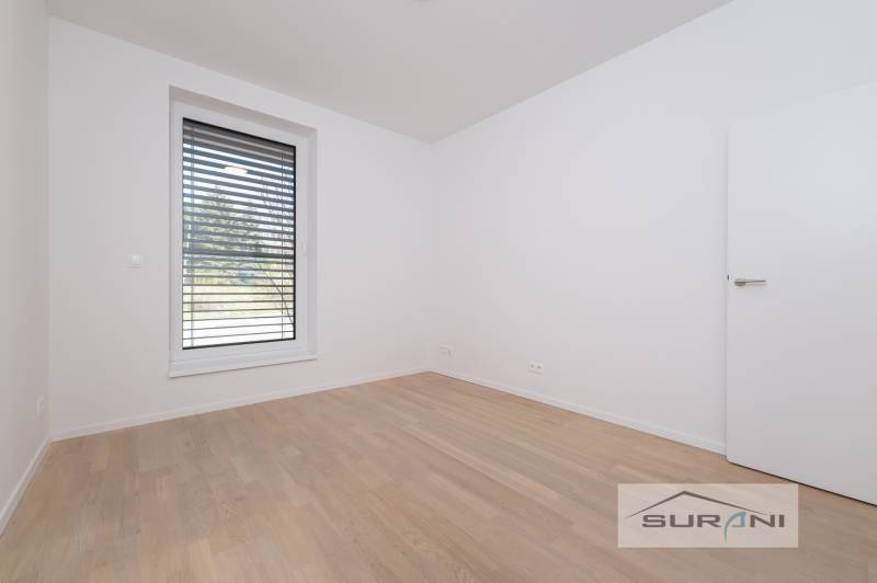 Na prenájom 4-izb. byt,121m2,terasa,parkovanie, Šafránová - 19.jpg