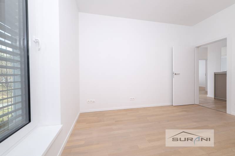 Na prenájom 4-izb. byt,121m2,terasa,parkovanie, Šafránová - 18.jpg