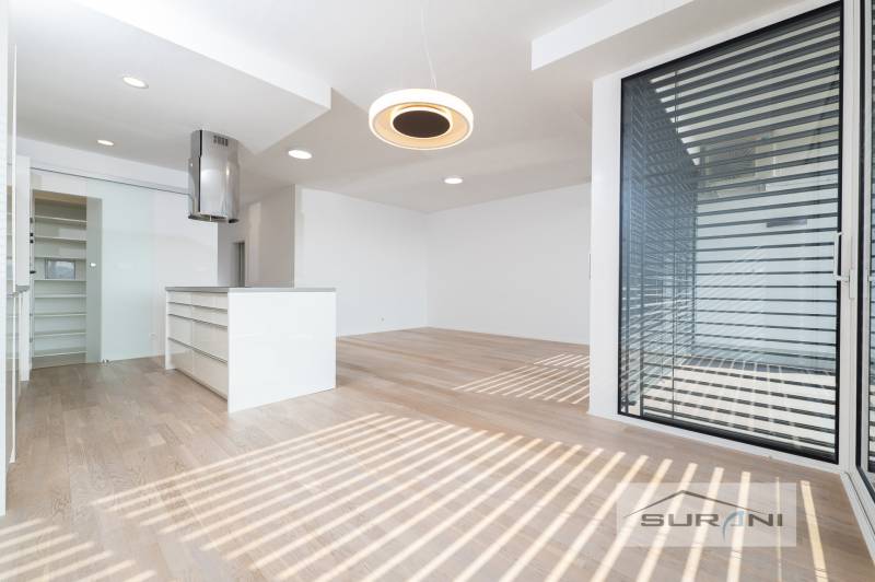 Na prenájom 4-izb. byt,121m2,terasa,parkovanie, Šafránová - 7.jpg