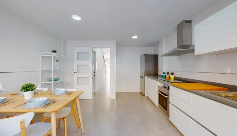 !ŠPANIELSKO! Novostavba DOM výmera 97m2 za CENU BYTU, iba 100m od mora - Snímek obrazovky 2022-03-23 v 22.58.14.png