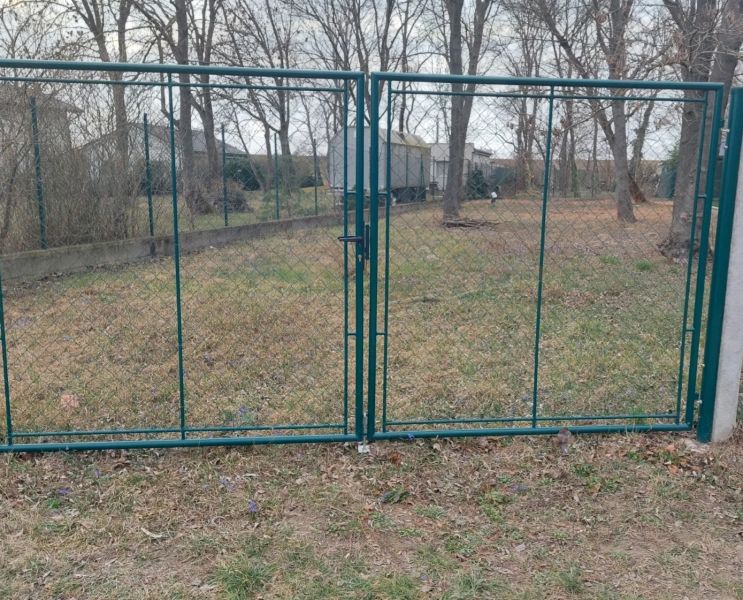 Na PREDAJ záhrada na skok od Bratislavy v obci Hamuliakovo