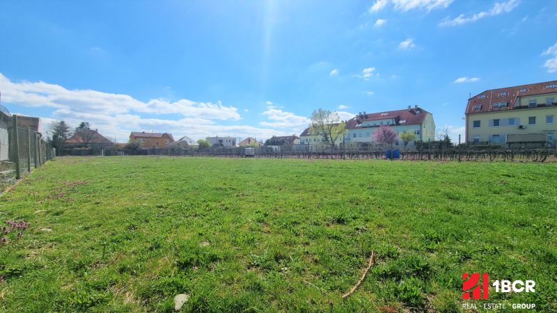 SLNEČNÝ INVESTICNÝ STAVEBNÝ POZEMOK 1845m2, VINOSADY, PEZINOK
