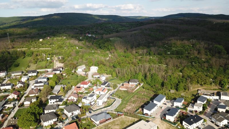 Nádherný pozemok v lukratívnej časti Stupavy Na Vyhliadke 942 m2