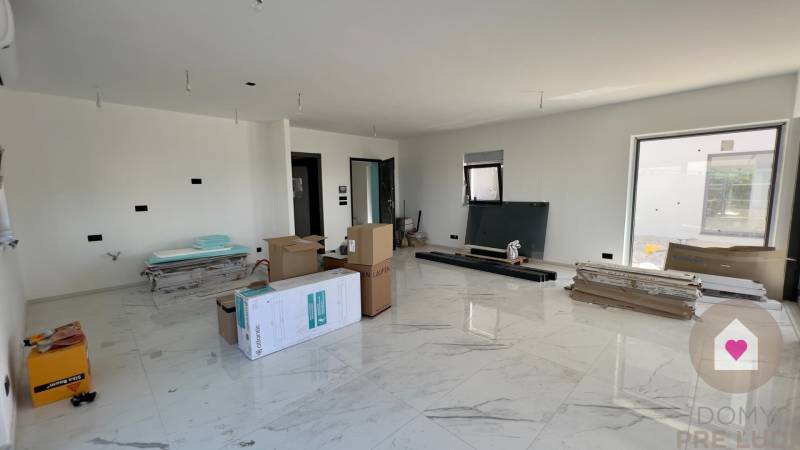 Obývačka+kuchyňa_apartmán na predaj_Kožino