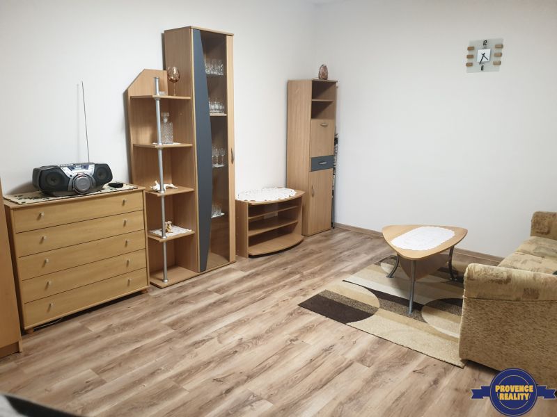 PRENAJATÉ : 1 izbový byt, 32 m2 - Komárno