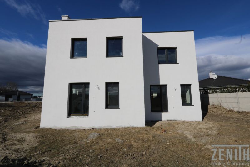 PREDAJ-4 izbový rodinný dom s terasou a záhradkou, Hrubá Borša