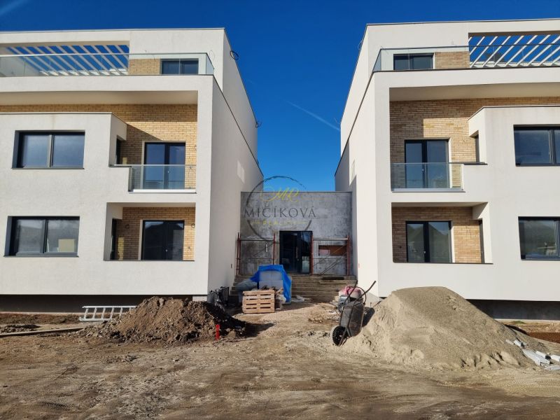 Predáme 2-izb. terasový apartmán v novostavbe, PANSKÉ POLE, Vráble