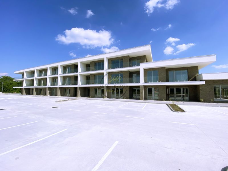 Trojizbový byt s terasou 27, 46 m2 v meste Galanta + 2x parkovanie