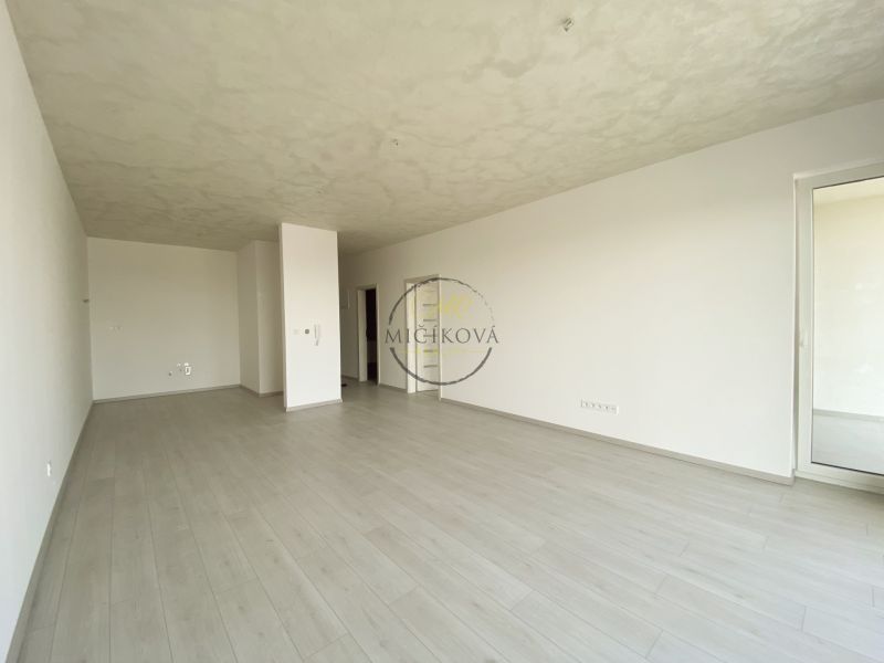 Dvojizbový byt so záhradou 71 m2 + 2x parkovacie miesto, Galanta