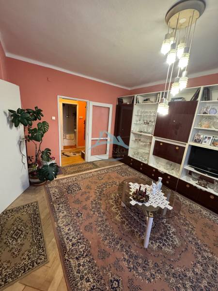 Na predaj 3 izbový byt na prízemí v centre mesta Šahy. - IMG_1421.jpeg