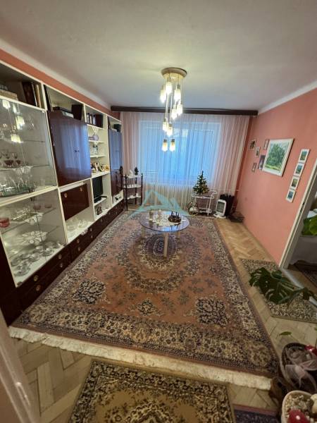 Na predaj 3 izbový byt na prízemí v centre mesta Šahy. - IMG_1432.jpeg