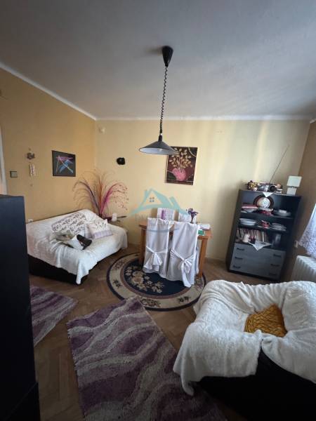 Na predaj 3 izbový byt na prízemí v centre mesta Šahy. - IMG_1430.jpeg