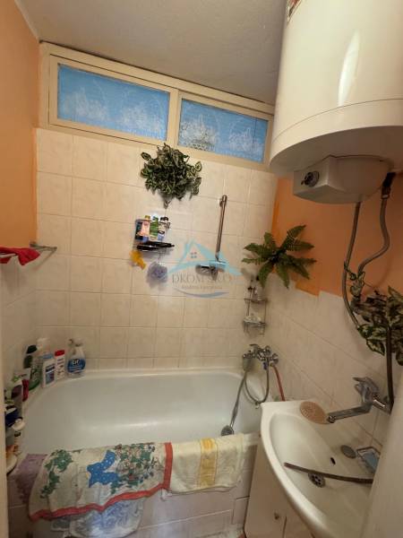 Na predaj 3 izbový byt na prízemí v centre mesta Šahy. - IMG_1423.jpeg