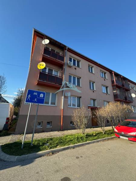 Na predaj 3 izbový byt na prízemí v centre mesta Šahy. - IMG_1418.jpeg