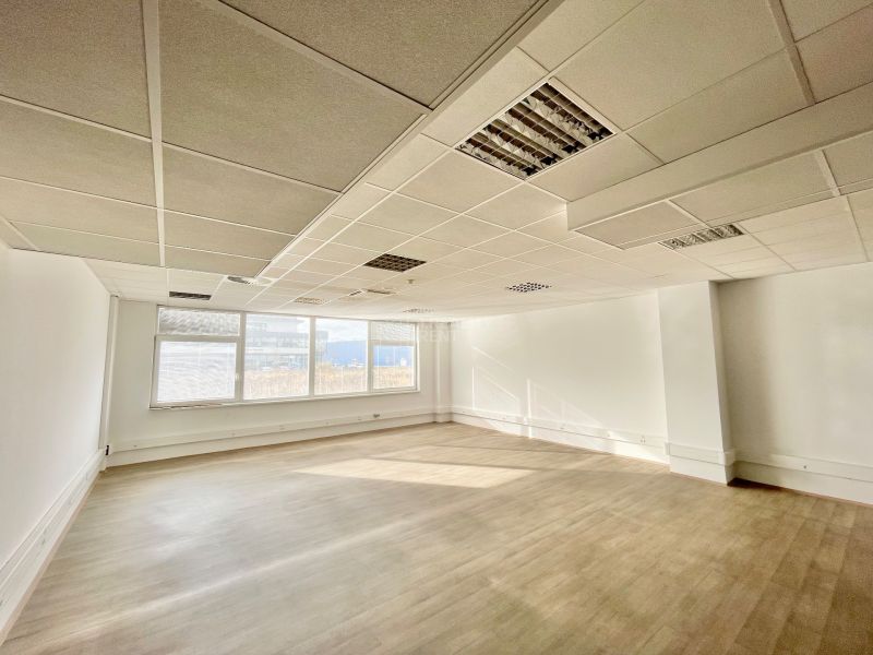 Na prenájom kancelárske priestory 200 m2 v Living centre v Žiline - Kancelária 200 m²