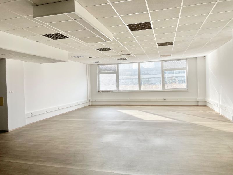 Na prenájom kancelárske priestory 200 m2 v Living centre v Žiline - Kancelária 200 m²
