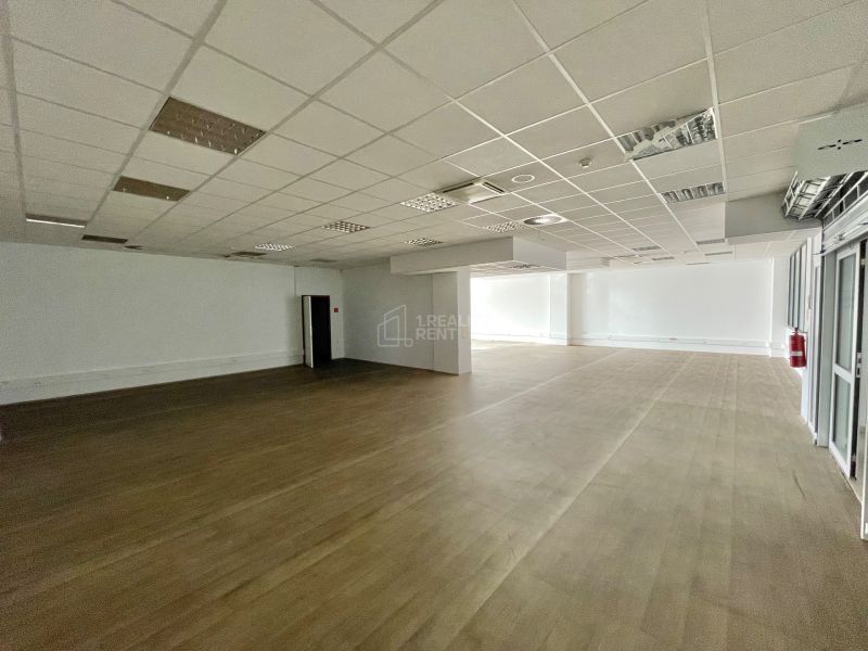 Na prenájom kancelárske priestory 200 m2 v Living centre v Žiline - Kancelária 200 m²