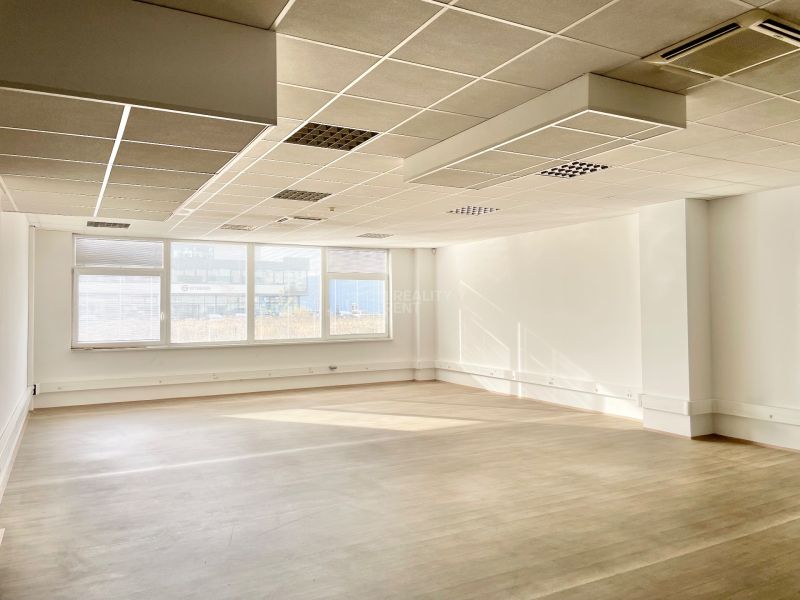 Na prenájom kancelárske priestory 200 m2 v Living centre v Žiline - Kancelária 200 m²