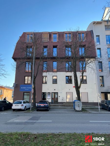 MODERNÉ KANCELÁRIE NA VÝBORNEJ ADRESE! NOVÉ MESTO - KUTUZOVOVÁ ULICA 