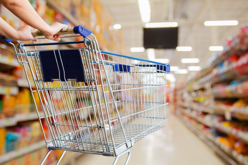 Hľadám pre konkrétneho klienta pozemok na podnikanie 5000 - 10 000 m2 - b082b346-supermarket-retail-obchod-nakup-kosik-shutterstock_256985233-scaled.jpg