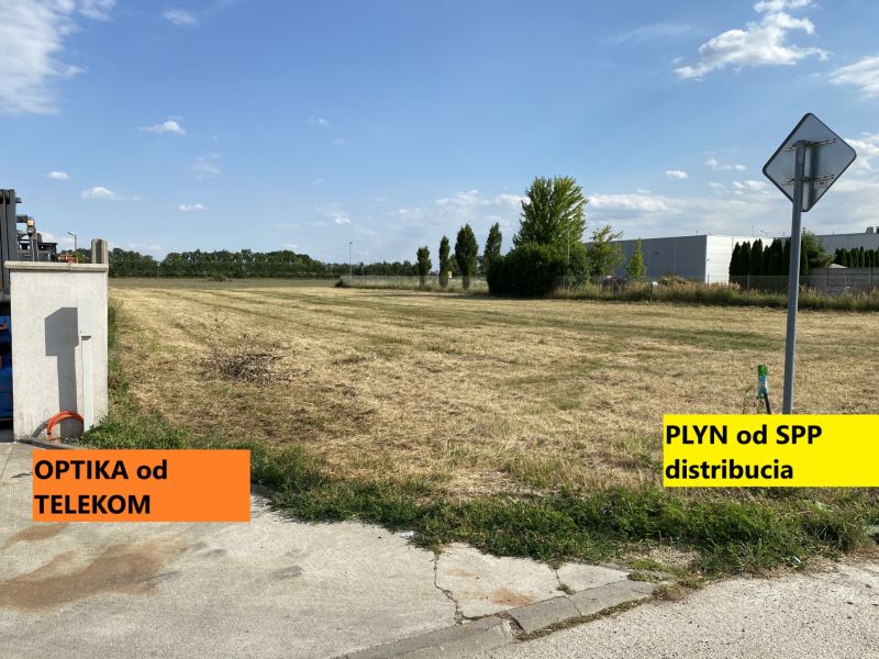 Pozemok pre občiansku vybavenosť a obchod Dunajská Lužná