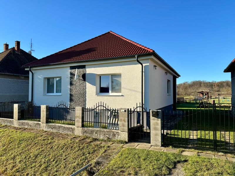 NA PREDAJ - 3. IZB. ROD. DOM, POZEMOK 1455m2, JABLONICA