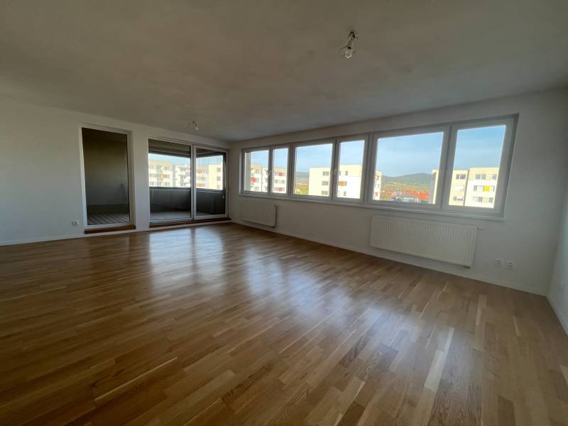 NA Predaj 4 izbový byt v projekte VINICE Pezinok 150m2 - 2023-10-05 09.02.06.jpg