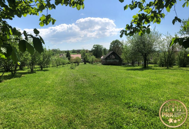 Krásny slnečný pozemok (cca 2816m2) v Dežericiach pri Bánovciach n/B.