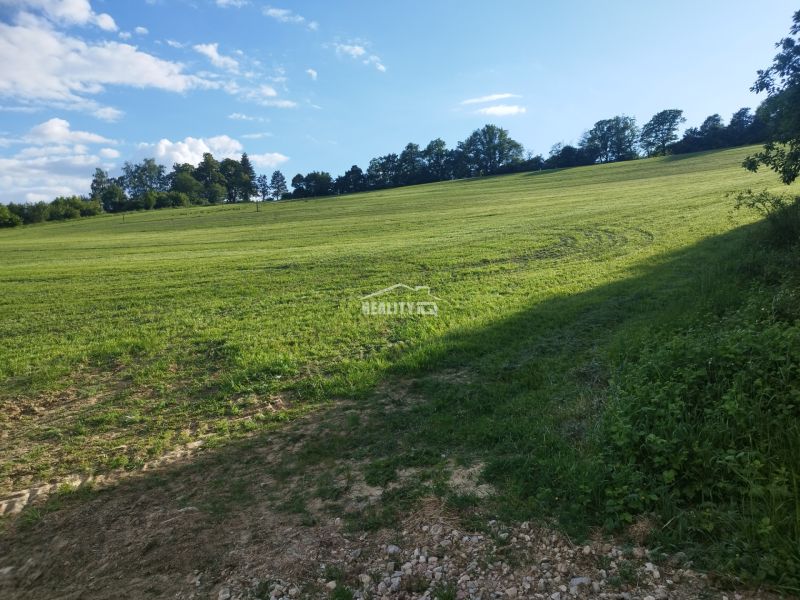 Znížená cena. Ponúkame na predaj pozemok 2556 m2 v Hornom Srní.