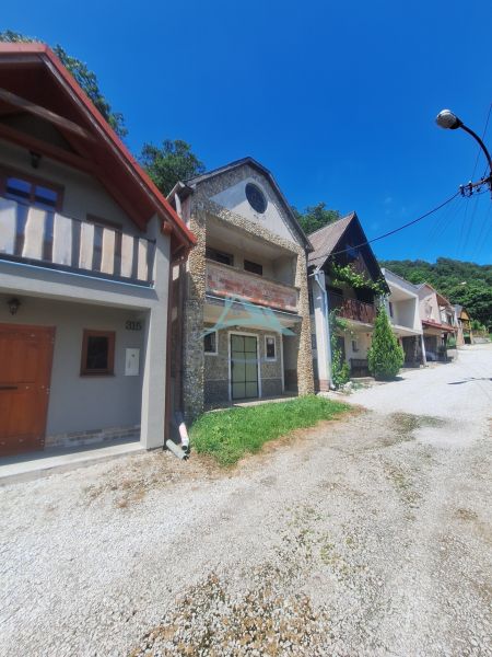 Ponúkame Vám na predaj chatu, rekreačný domček v obci Veľké Turovce - 20240518_122255.jpg