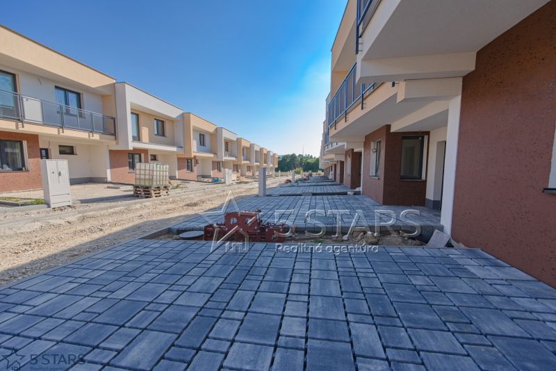 Novostavba 4 izb. RD „ J“, Mníchovská alej - rodinny dom-mnichovska alej-5starsreality-2.jpg
