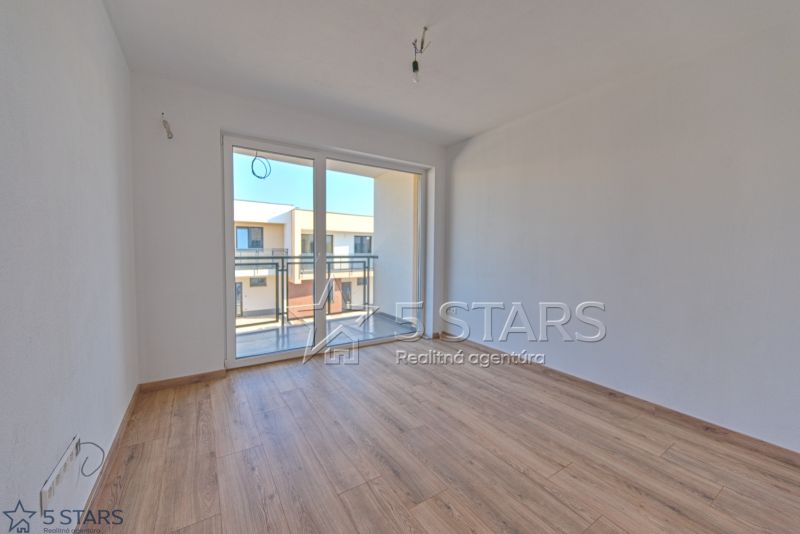 Novostavba 4 izb. RD „ J“, Mníchovská alej - rodinny dom-mnichovska alej-5starsreality-15.jpg