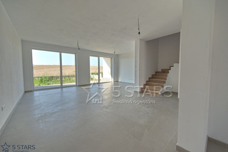 Novostavba 4 izb. RD „ J“, Mníchovská alej - rodinny dom-mnichovska alej-5starsreality-7.jpg