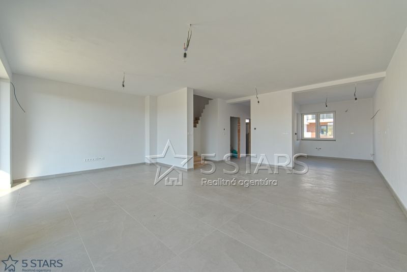 Novostavba 4 izb. RD „ J“, Mníchovská alej - rodinny dom-mnichovska alej-5starsreality-6.jpg