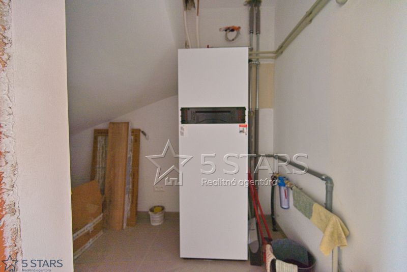 Novostavba 4 izb. RD „ J“, Mníchovská alej - rodinny dom-mnichovska alej-5starsreality-4.jpg