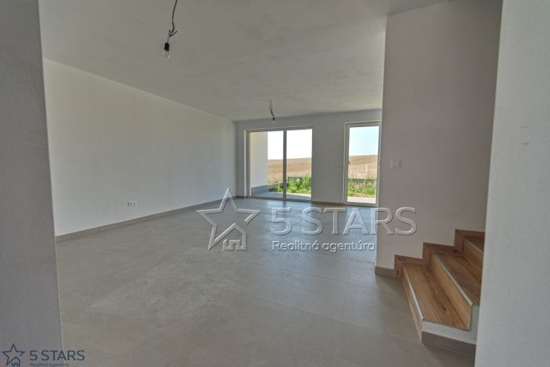 Novostavba 4 izb. RD „ J“, Mníchovská alej - rodinny dom-mnichovska alej-5starsreality-5.jpg
