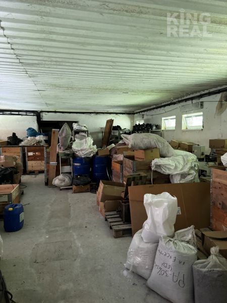 Výrobné haly s administratívou a rozľahlým pozemkom. - -66b4a30ac29c6a2bc95967c6.jpg