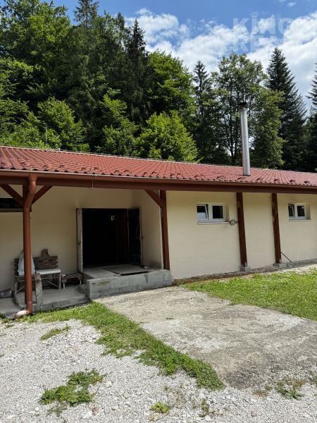 Výrobné haly s administratívou a rozľahlým pozemkom. - -66b4a308b51b7323d711ae96.jpg