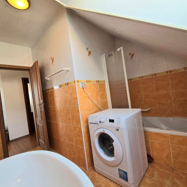 Veľký 2 izbový zariadený  byt na dlhodobý prenájom v centre s balkónom - 20241028_122737.jpg