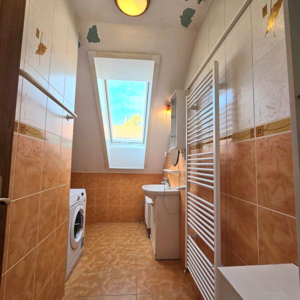 Veľký 2 izbový zariadený  byt na dlhodobý prenájom v centre s balkónom - 20241028_122720.jpg