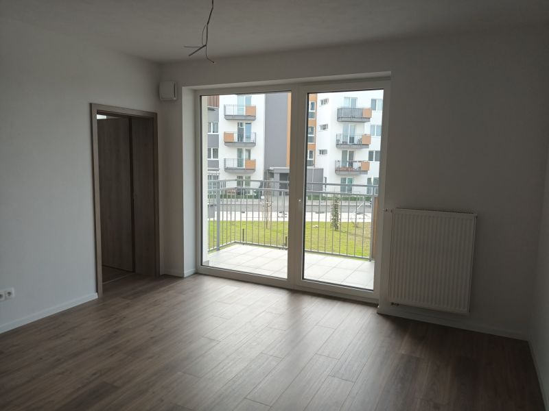 !BÝVAJ V NOVOM! 2i byt 41, 25m2, štandard s linkou, balkón, 150.500€