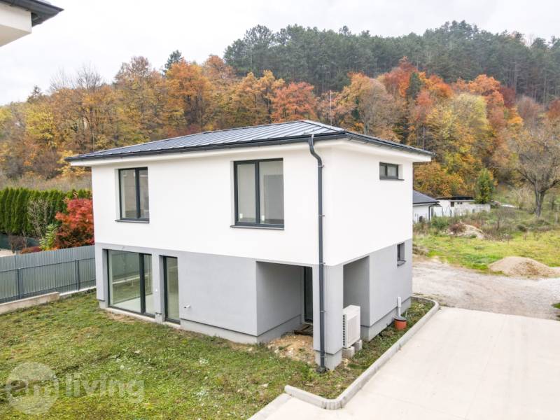 NOVOSTAVBA - 4i rodinný dom 117 m2 - Streženice - Púchov - upravene pozemok-03.jpg