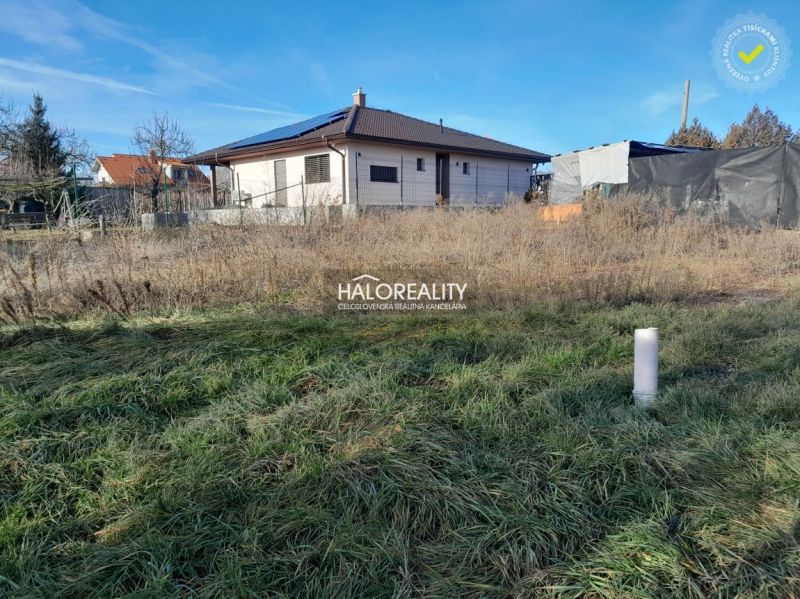 Predaj, pozemok pre rodinný dom 447 m2 Dvorníky - ...