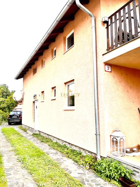 NOVÁ CENA!!!Útulný 5 - izbový rodinný dom s dvoj garážou . - môj dom z boku nova foto.jpg