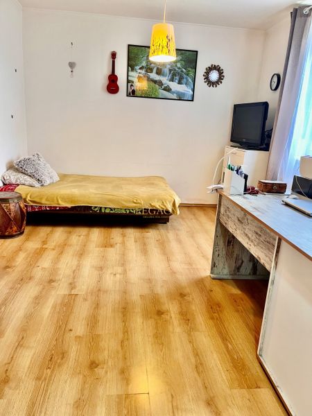 NOVÁ CENA!!!Útulný 5 - izbový rodinný dom s dvoj garážou . - dolna izba nova foto.jpg