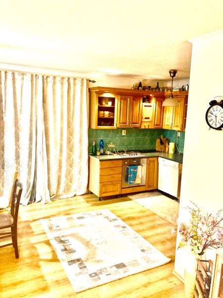 NOVÁ CENA!!!Útulný 5 - izbový rodinný dom s dvoj garážou . - foto kuchyna.jpg