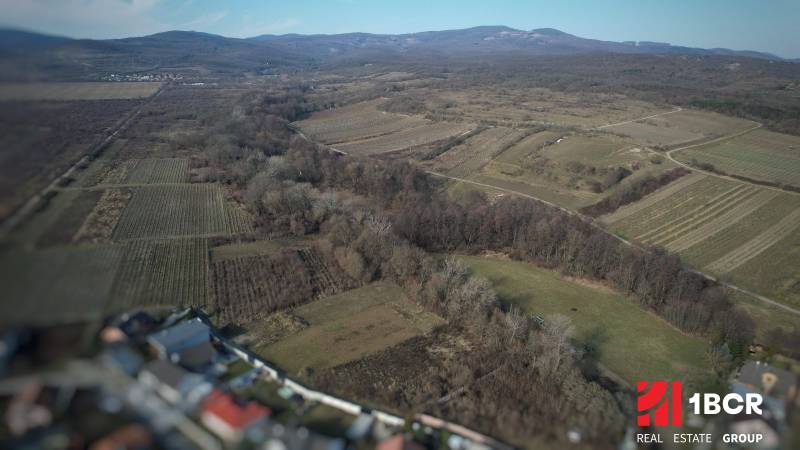 POZEMOK SO SÚKROMÍM V OBKLOPENÍ PRÍRODY - 1.jpg