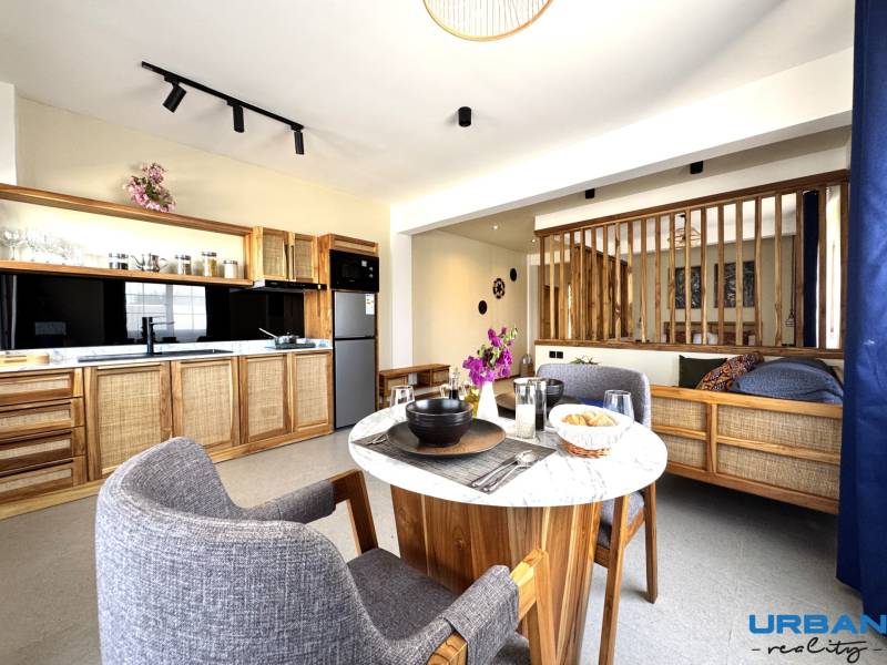 APARTMÁN NA PREDAJ V PAJE, ZANZIBAR - Studio-apartment-dinning-table.JPG