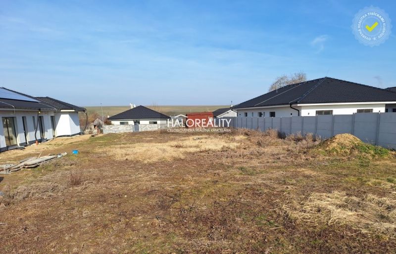 Predaj, pozemok pre rodinný dom 885 m2 Horná Krupá...